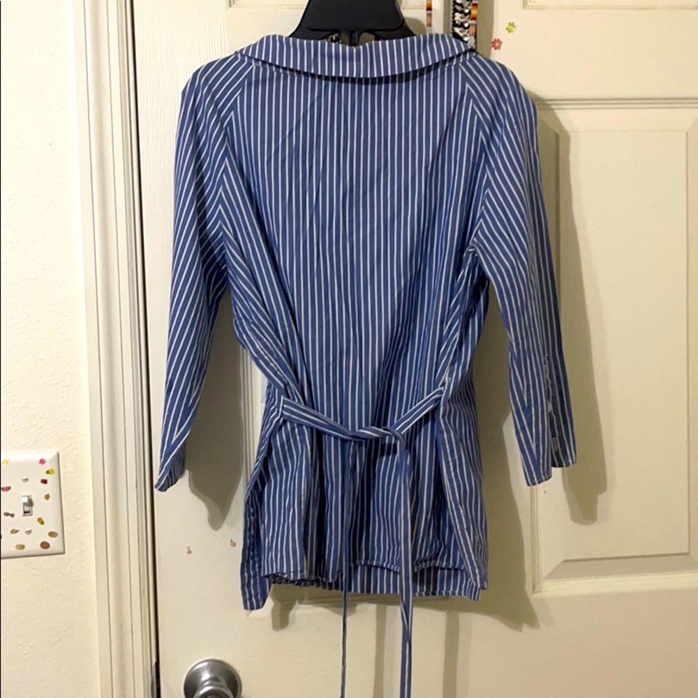 Beautiful blue button up - Picture 3 of 3